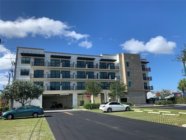 Building Photo - 4100 SW 64th Ave Unit 309