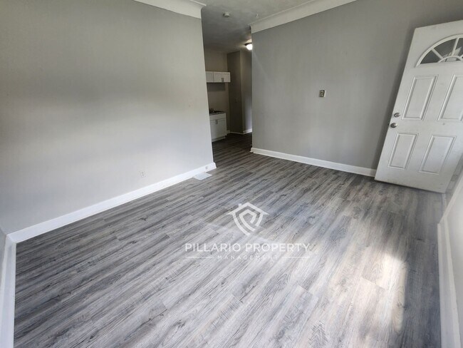 Photo - 300 E Cross St Unidad 300 Cross St.  1