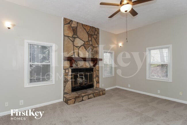 Photo - 289 Angla Dr SE