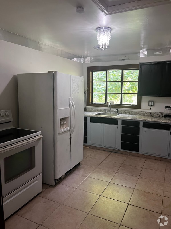 Building Photo - 317 W High St Rental