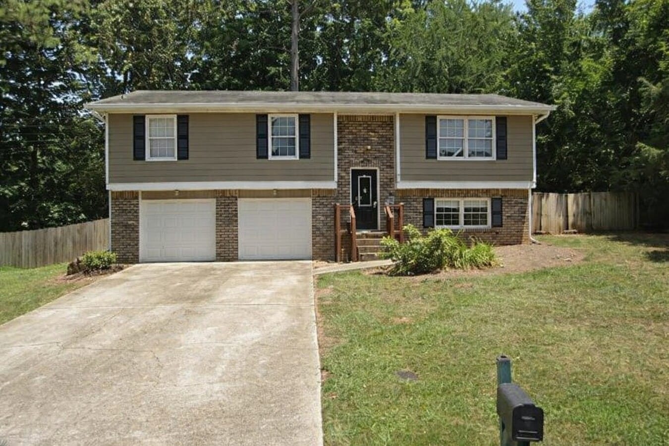 Photo - 1163 Woodcrossing