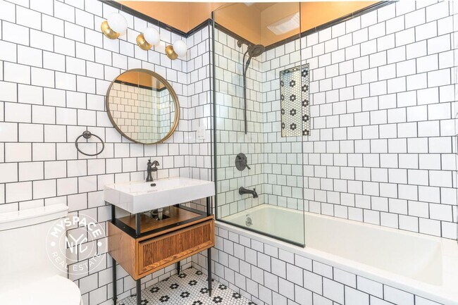 Photo - 187 Kent Ave Unidad 605