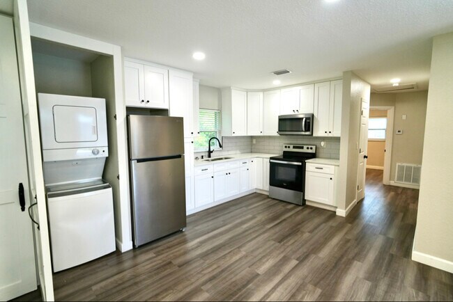 Photo - 885 Ruby Ave