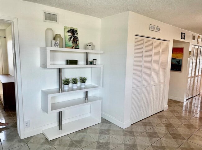 Photo - 1975 SE 3rd St Unit 403