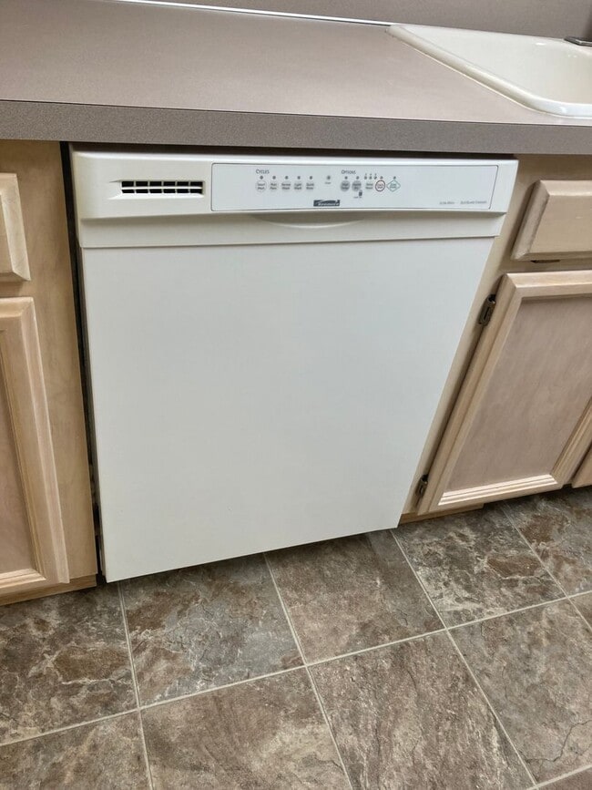 Photo - Three Bedroom Home in South Salem, Large Yard