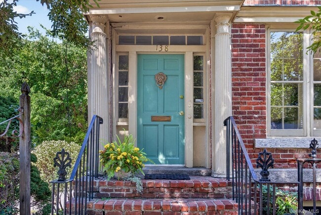 138 Main St