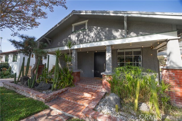 Photo - 11049 Blix St