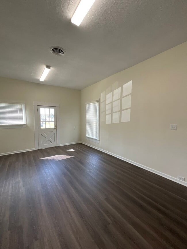 Photo - 613 W. First Street