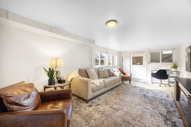 Photo - 202 Edwards St