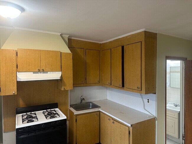 Photo - 646 Ferry St Unit 2