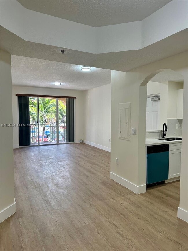 Building Photo - 6630 NW 114th Ave Unit 1526