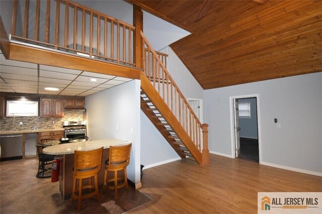 Building Photo - 99 Main St Unit E