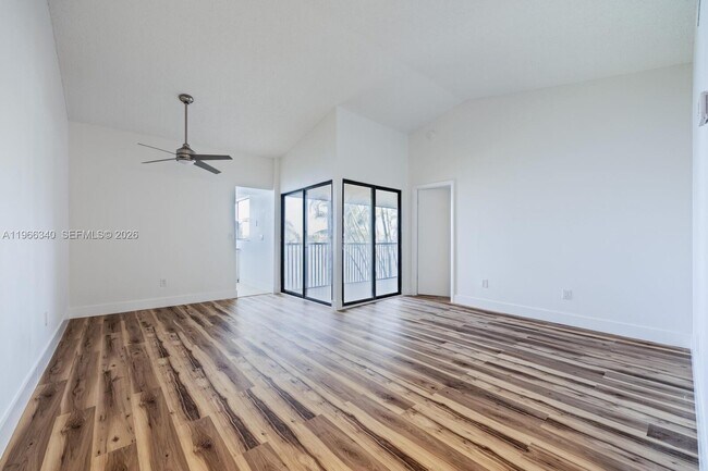 Photo - 889 Hamilton Dr Unidad 889H