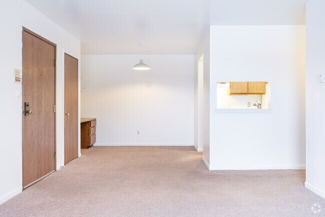 2 BR, 2 BA - 960 SF, Classic