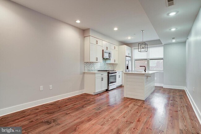 Photo - 2526 E Albert St