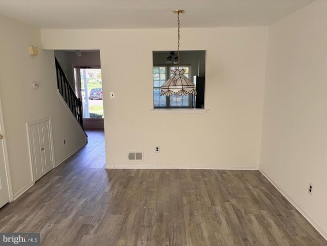 Building Photo - 144 Leedom Way