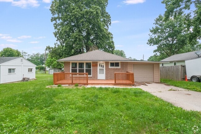 Building Photo - MAHOMET 2 BEDROOM, 1 BATHROOM NEWLY RENOVA...