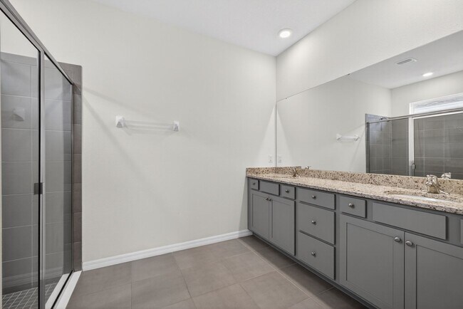 Photo - 4 Bedroom in Gated Community!