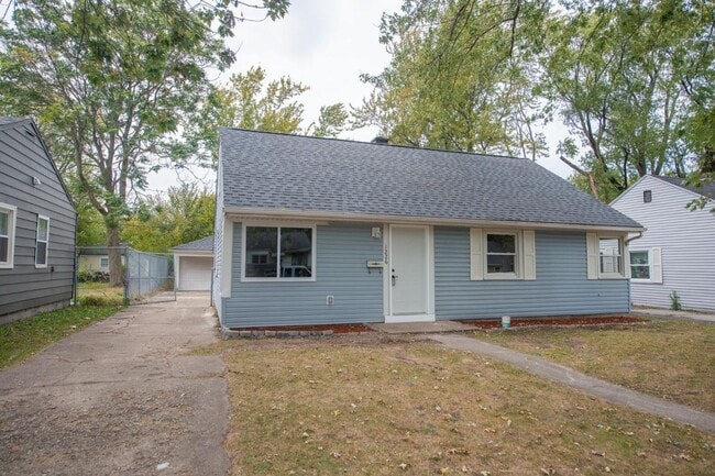 Photo - 4 bedroom 2 Bath home!!