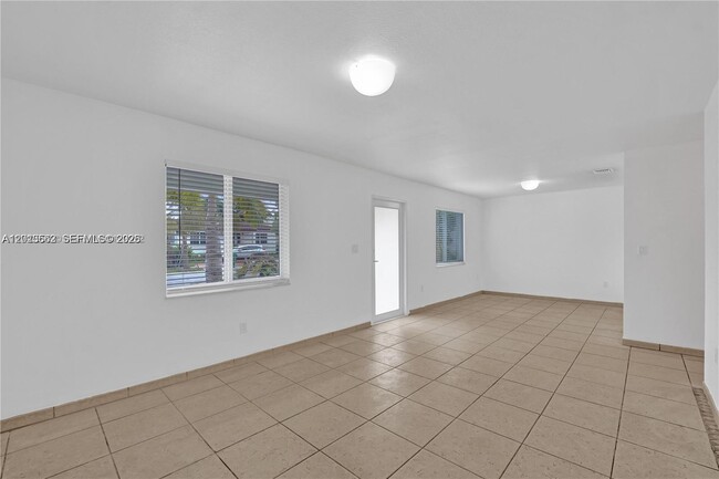 Photo - 2747 SW 17th St Unidad 0