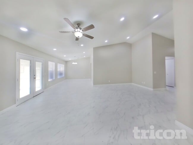 Photo - 4947 E Greenway Cir