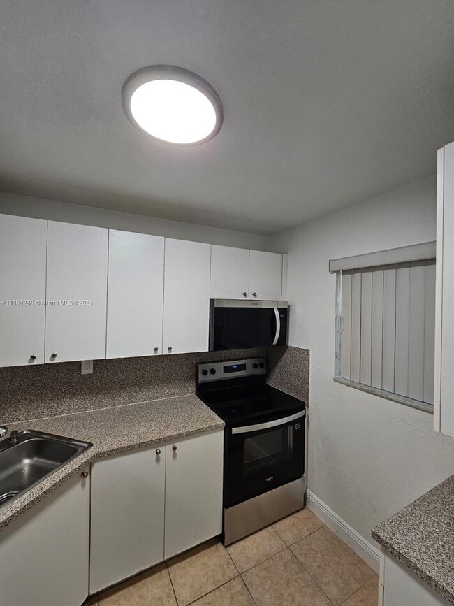 Building Photo - 17255 SW 95th Ave Unit 240 Rental