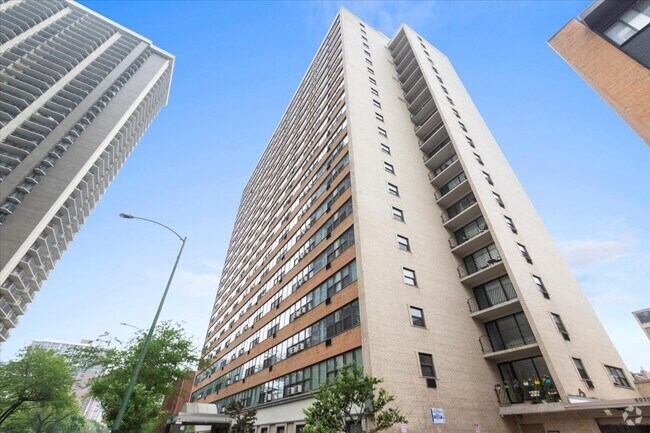 Building Photo - 6030 N Sheridan Rd Unit 2112 Rental