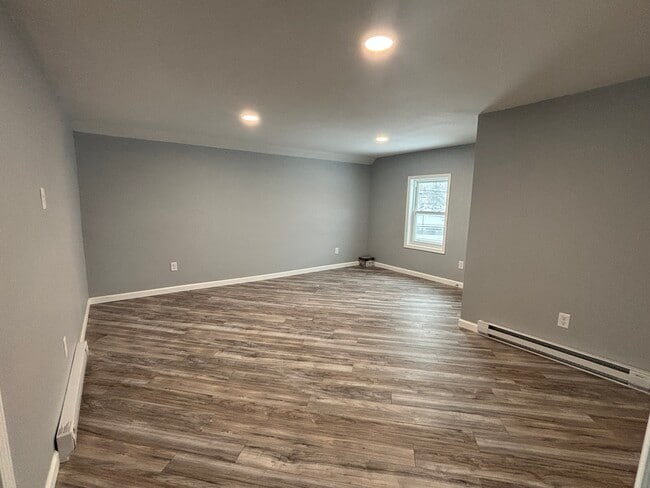 Living Room - 1009 N 4th Ave Unit Upper