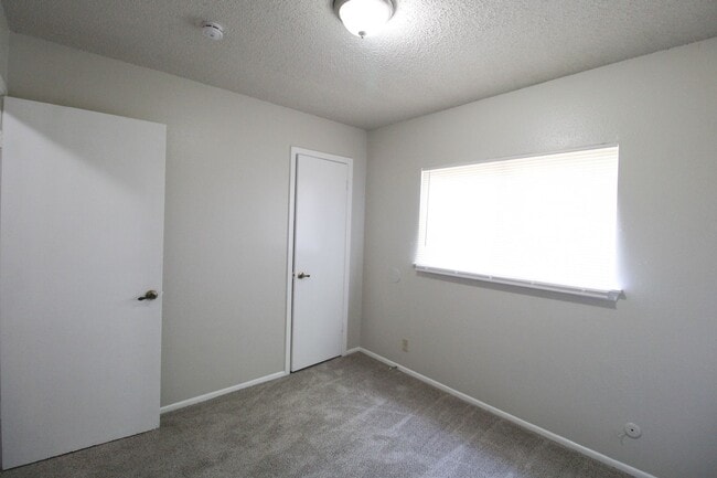 Photo - 4724 Oakfield Way