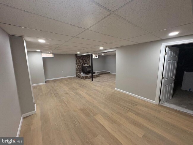 Photo - 916 Willow Ln