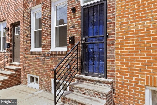 Building Photo - 2319 Cross St