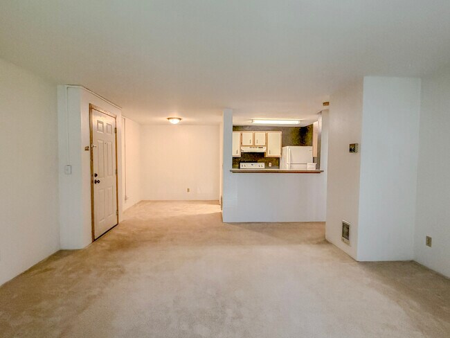 Photo - 975 Aberdeen Ave NE