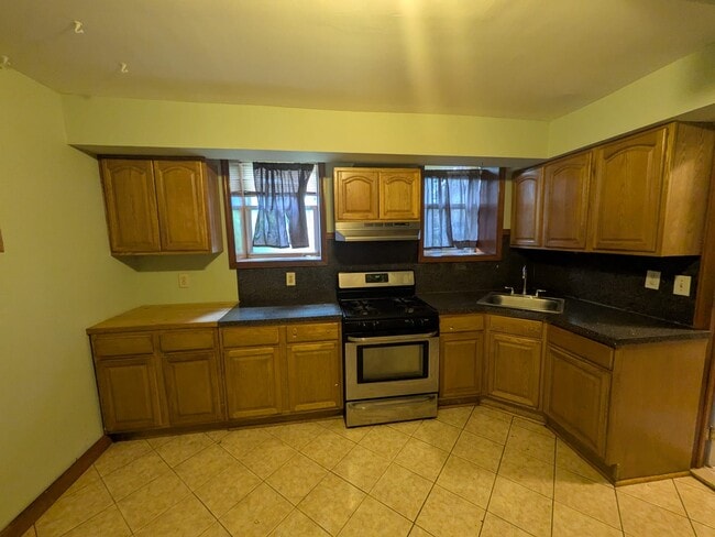 Building Photo - 880 Kennedy Blvd Unit 108