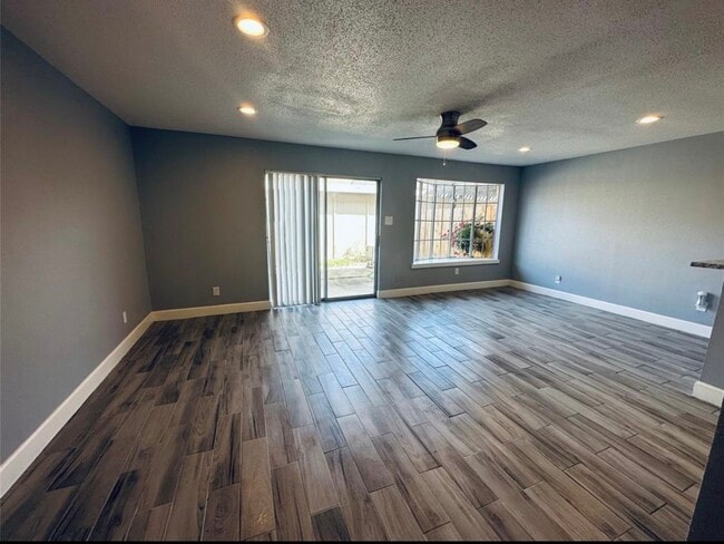 Photo - 2515 Oak Hill Dr