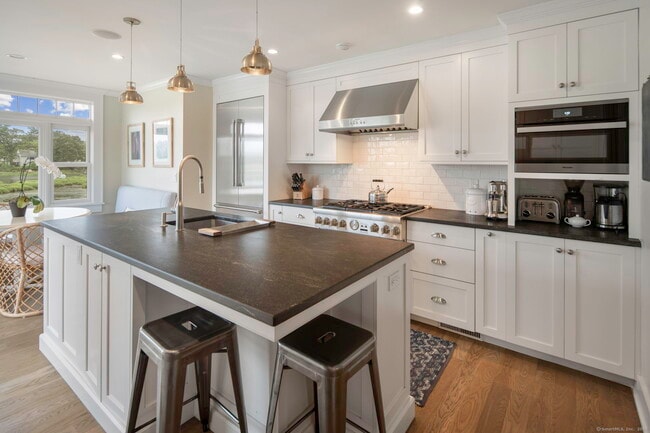 Photo - 25 Channel Ave