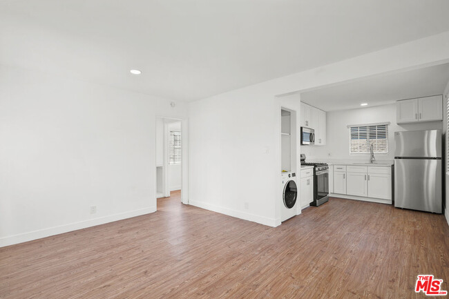 Building Photo - 530 Almond Ave Rental