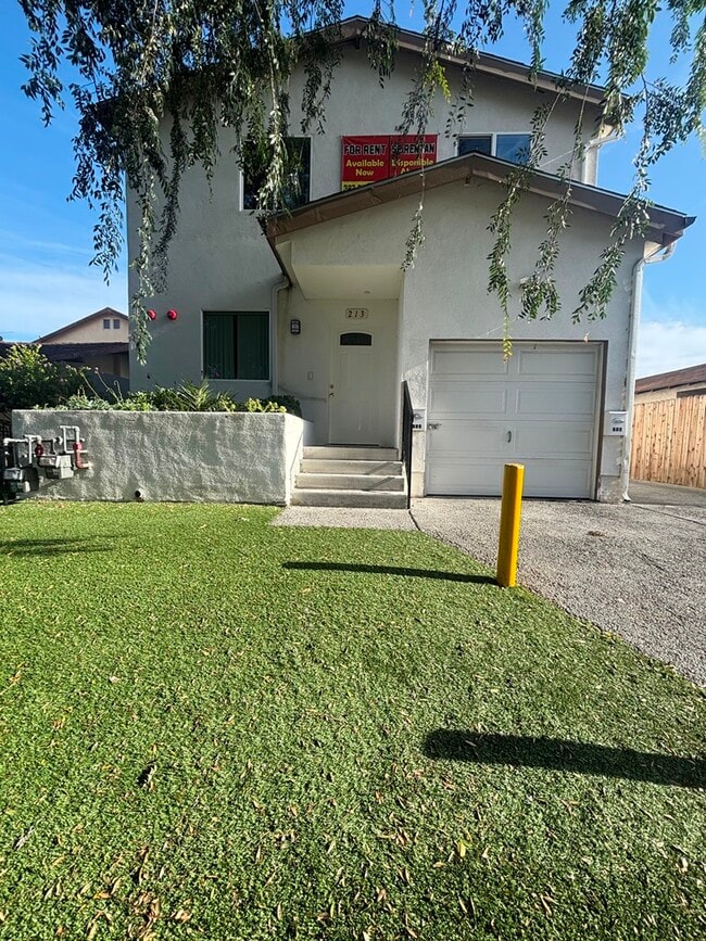 Building Photo - 213 W 82nd St