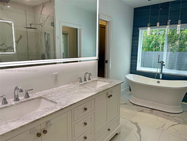 Photo - 761 NE 77th St