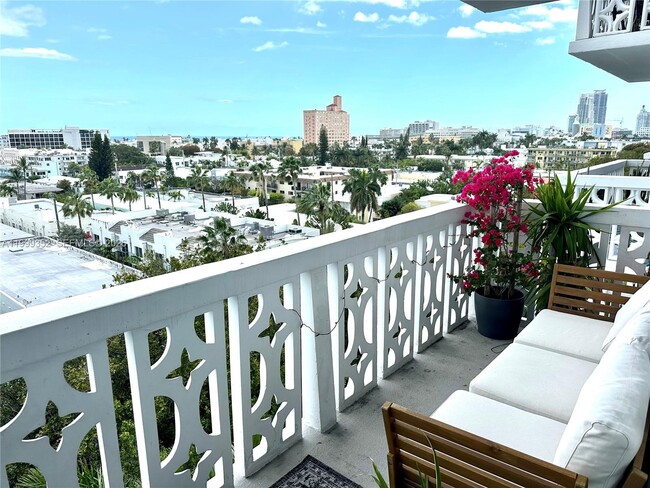 Building Photo - 1020 Meridian Ave Unit 806