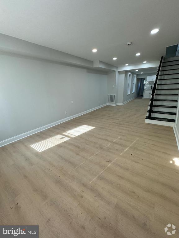 Building Photo - 921 N Pine St Rental