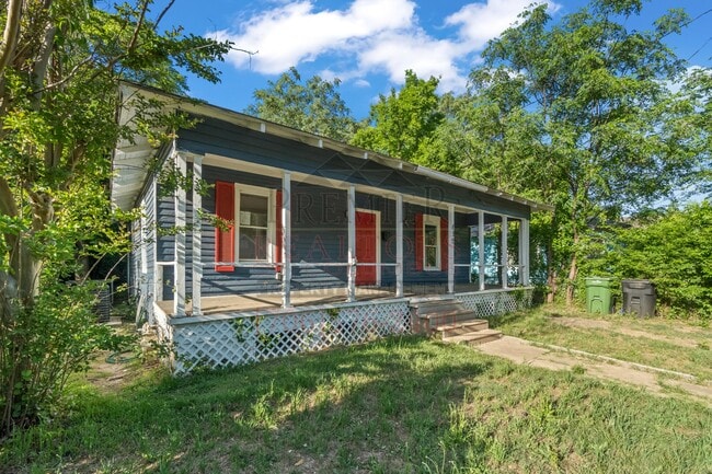 Building Photo - 615 32nd St