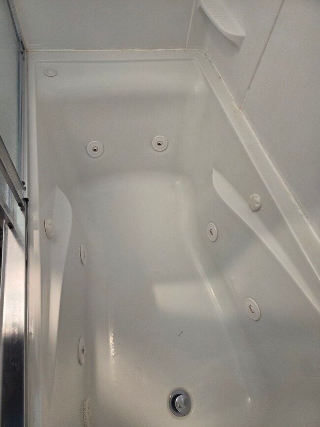 Whirlpool Jet Tub with Heater