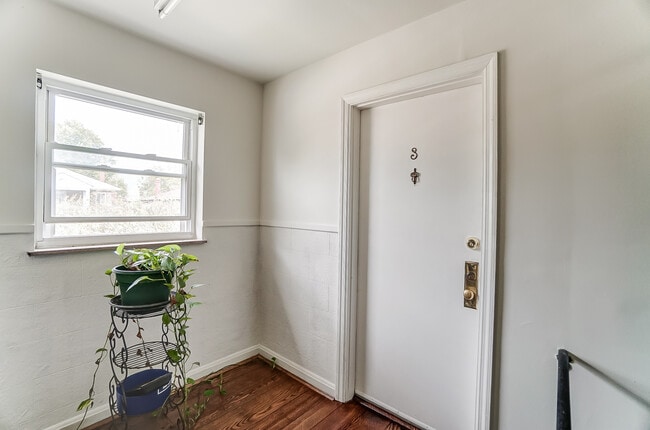 Building Photo - 1711 Portman Ave Unit 3 Rental