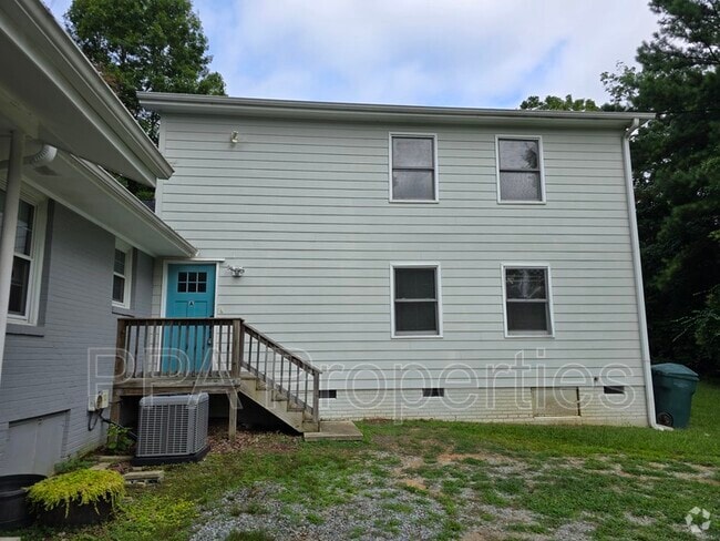 Building Photo - 2404 Francis St Rental