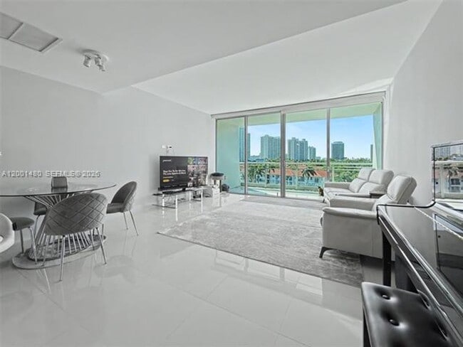 Photo - 2950 NE 188th St Unit 2950 NE 188th St # 435