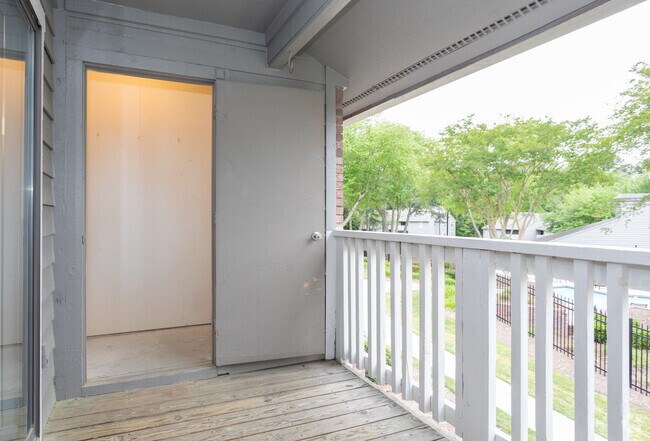 1BR, 1BA - 625sf 11A- Balcony