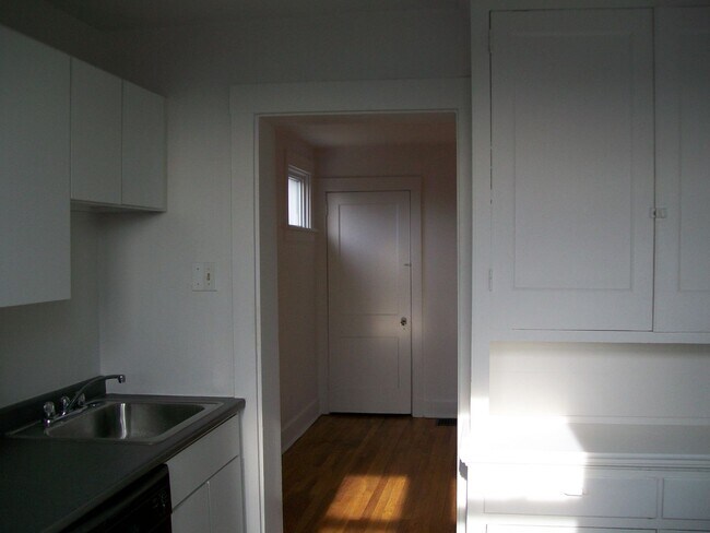 Photo - Available May 1, 2026. FLEXIBLE LEASE TERM! Lease can end April 28, 2027, May 29, 2027 or June 2...