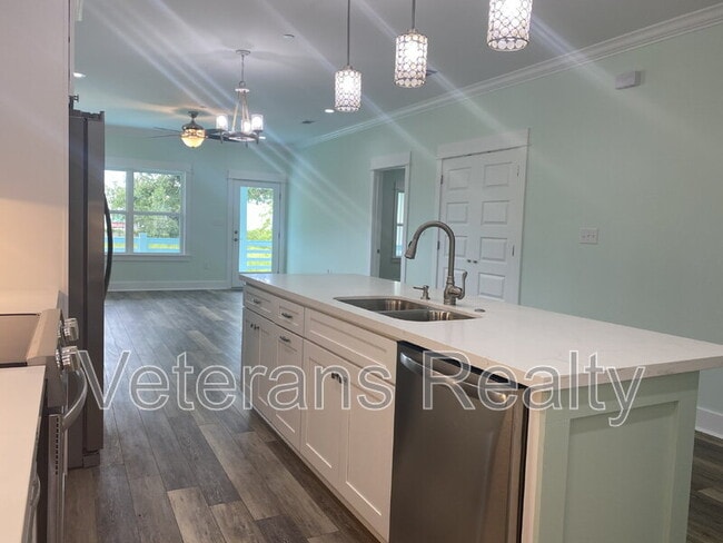 Photo - 127 E 5th St