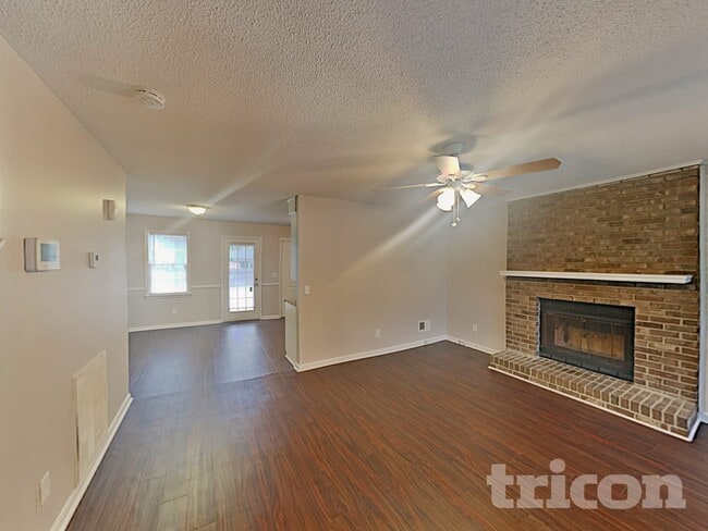 Photo - 305 Concourse Dr