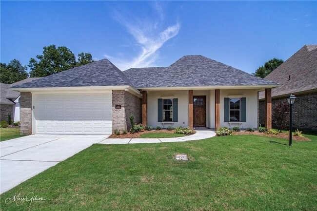 Building Photo - Gorgeous Updated 3 Bedroom Home - Only 5 years Old!